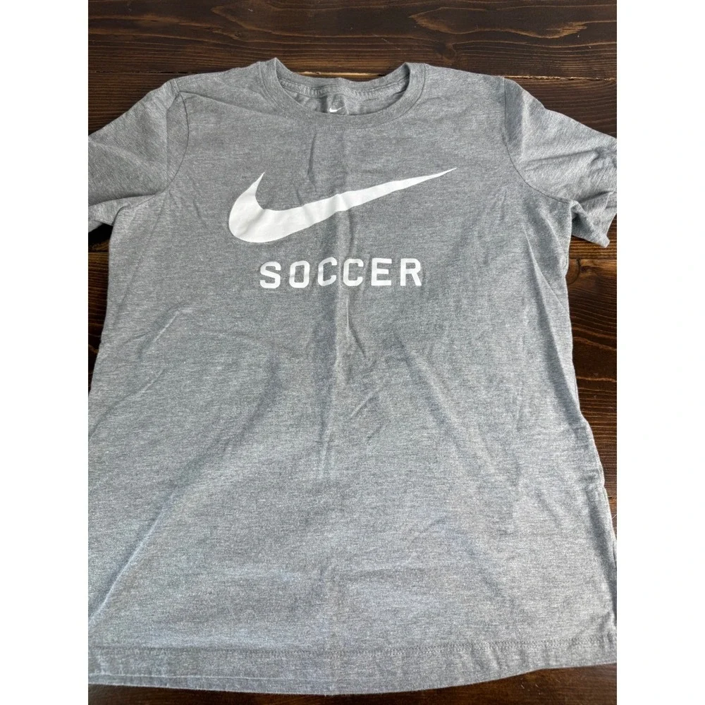 Nike Dri-FIT Gray T-Shirt Soccer Graphic Tee Women's Medium Athletic Top & Pants